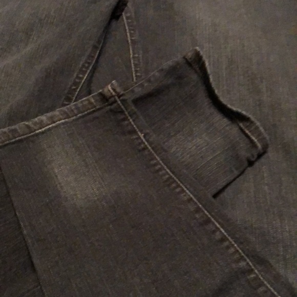 Bombshells - Picture 3 of 4